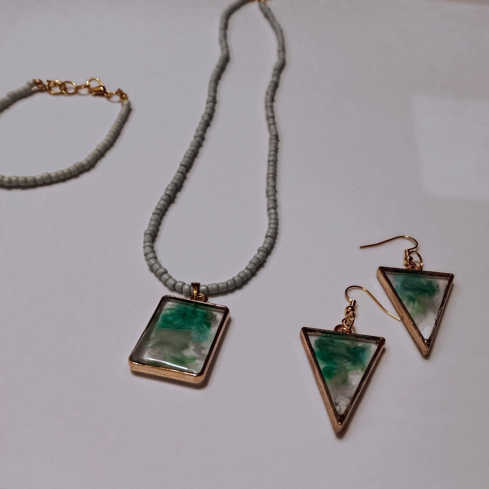 Beaded necklace set by Skye's Creations